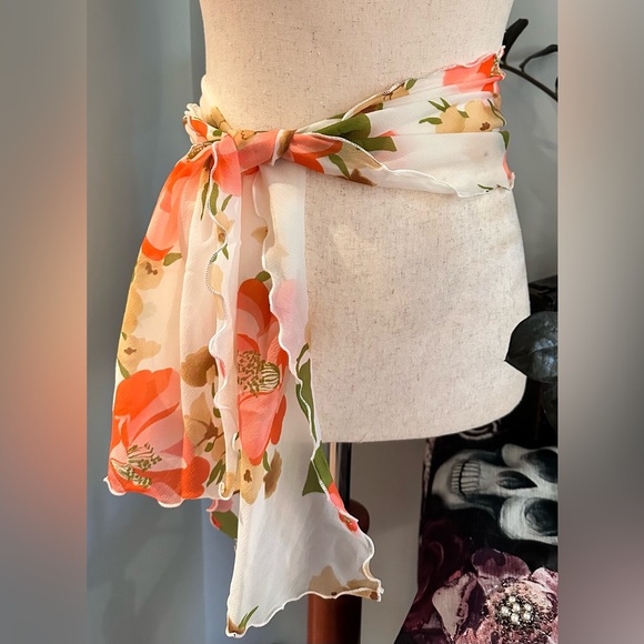 Vintage 1960’s Floral Scarf - Picture 5 of 13